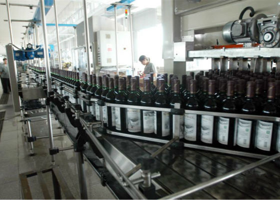 Trung Quốc Dây chuyền sản xuất rượu nho / rượu vang đỏ Đóng gói tự động vận chuyển hiệu quả cao nhà cung cấp
